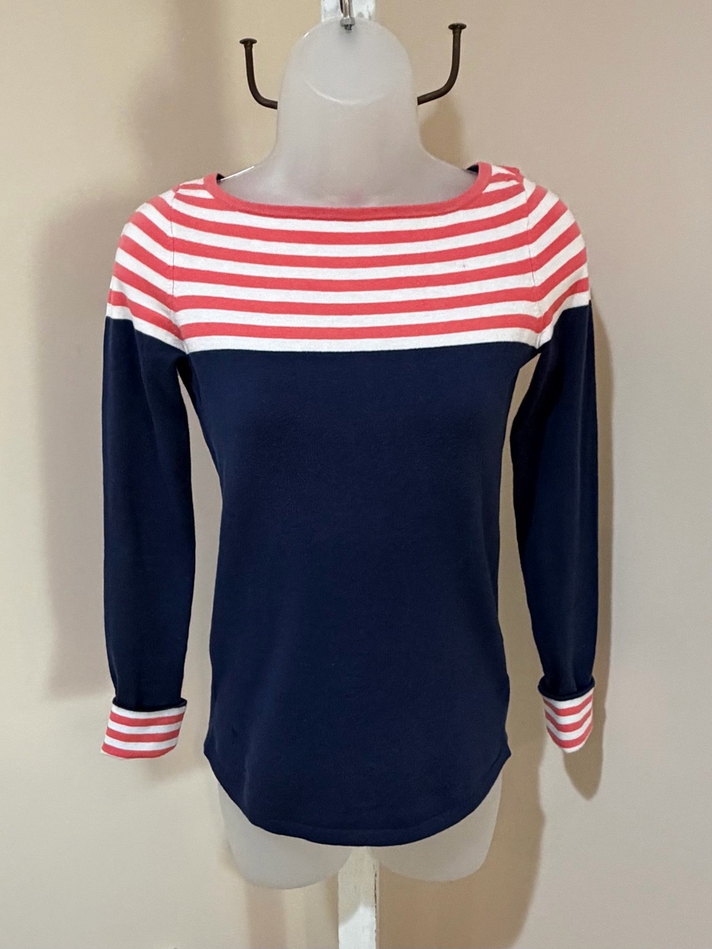 GENTLY USED LILLY PULITZER MARIA STRIPED
BOATNECK SWEATER SIZE XS